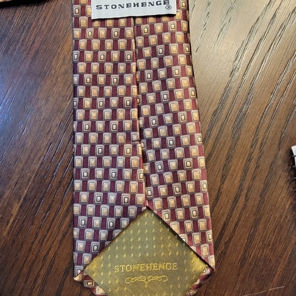 Stonehenge tie - Picture 2 of 3